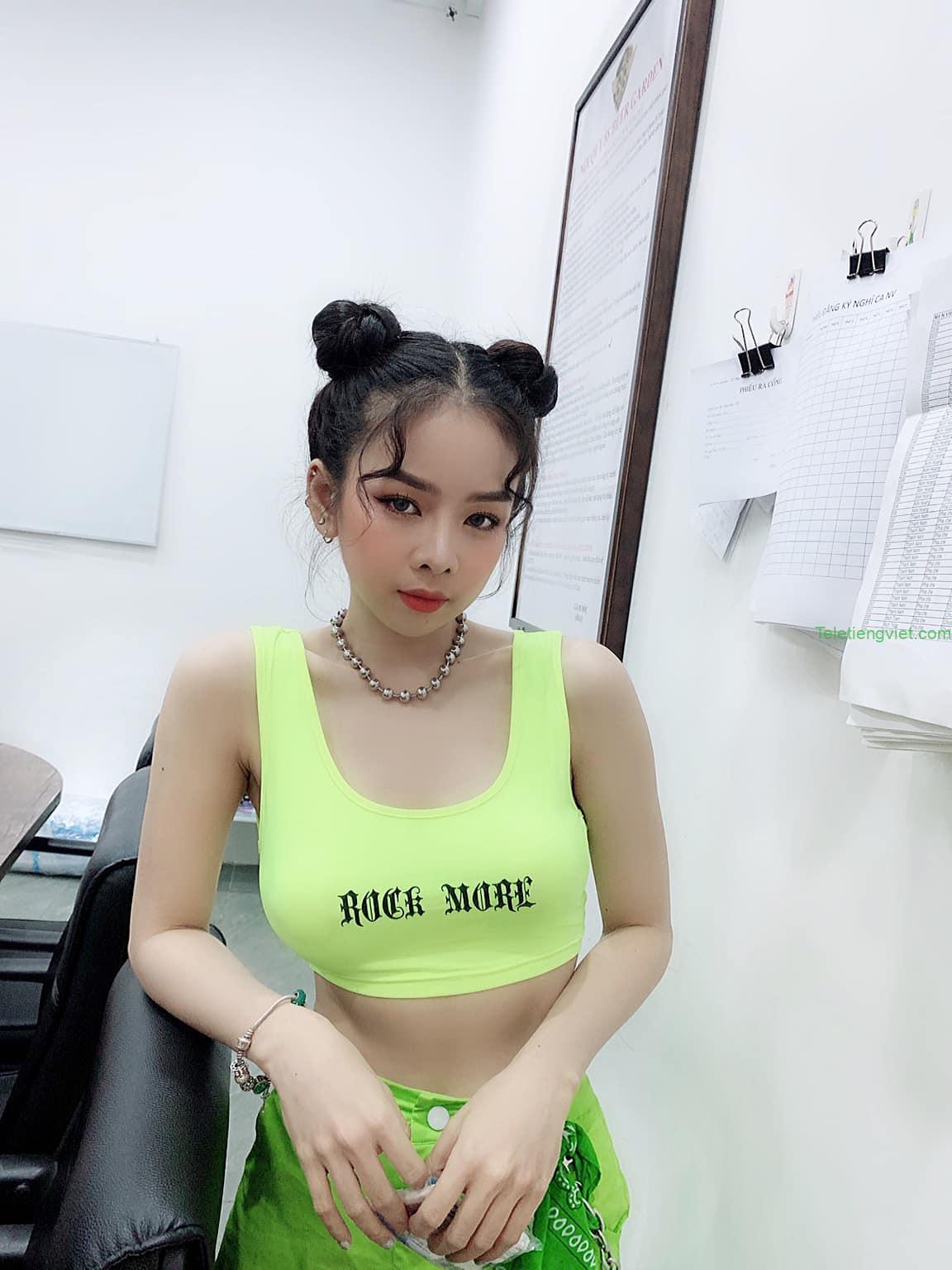 DJ Mie tung bộ ảnh bikini nóng bỏng khiến dân mạng phát ghiền